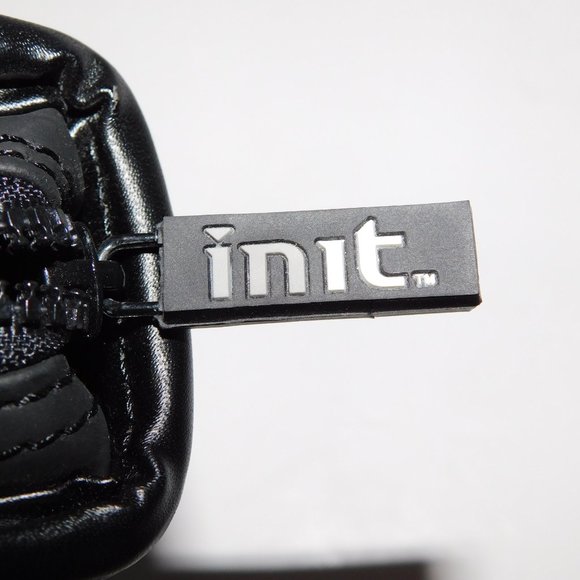 INIT 32 Disc Capacity Black Gun Metal Gray CD /DVD Storage Wallet Case - Picture 4 of 6